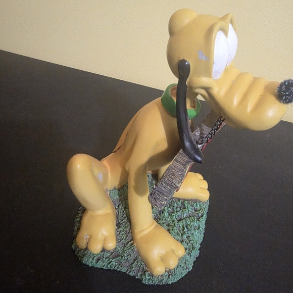 Vintage Disney Pluto Welcome Statue - Yellow and Green - Picture 4 of 5